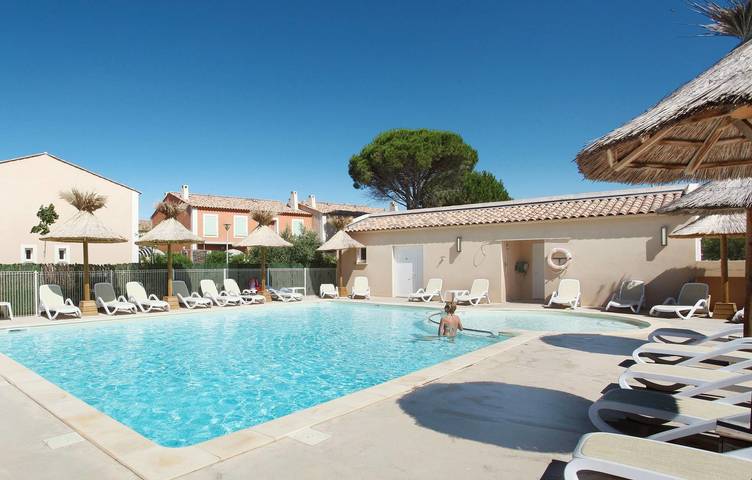 Ferienwohnung für 6 Personen, mit Terrasse und Garten sowie Pool in Aigues-Mortes
