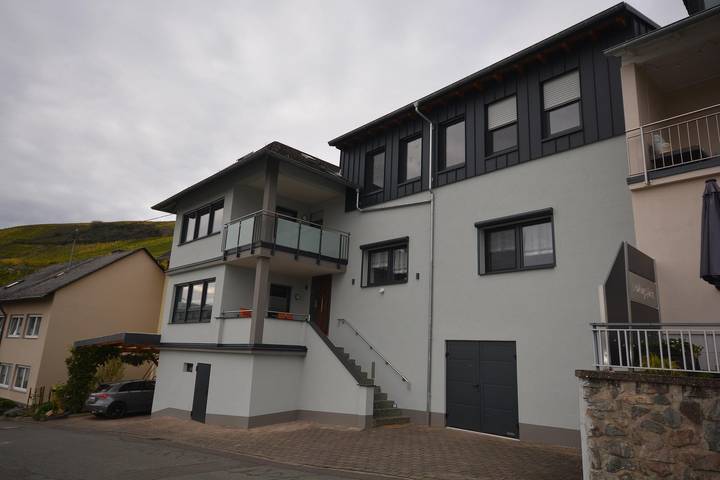 Ferienwohnung für 4 Personen, mit Balkon und Terrasse in Klüsserath