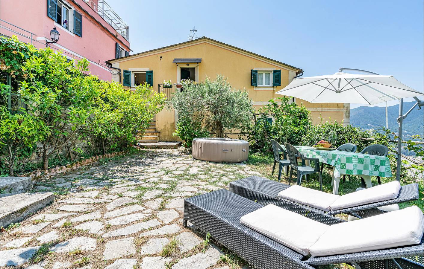 Retraite au bord de la mer : Terrasse, couchettes, Internet ! in Lemeglio, Moneglia