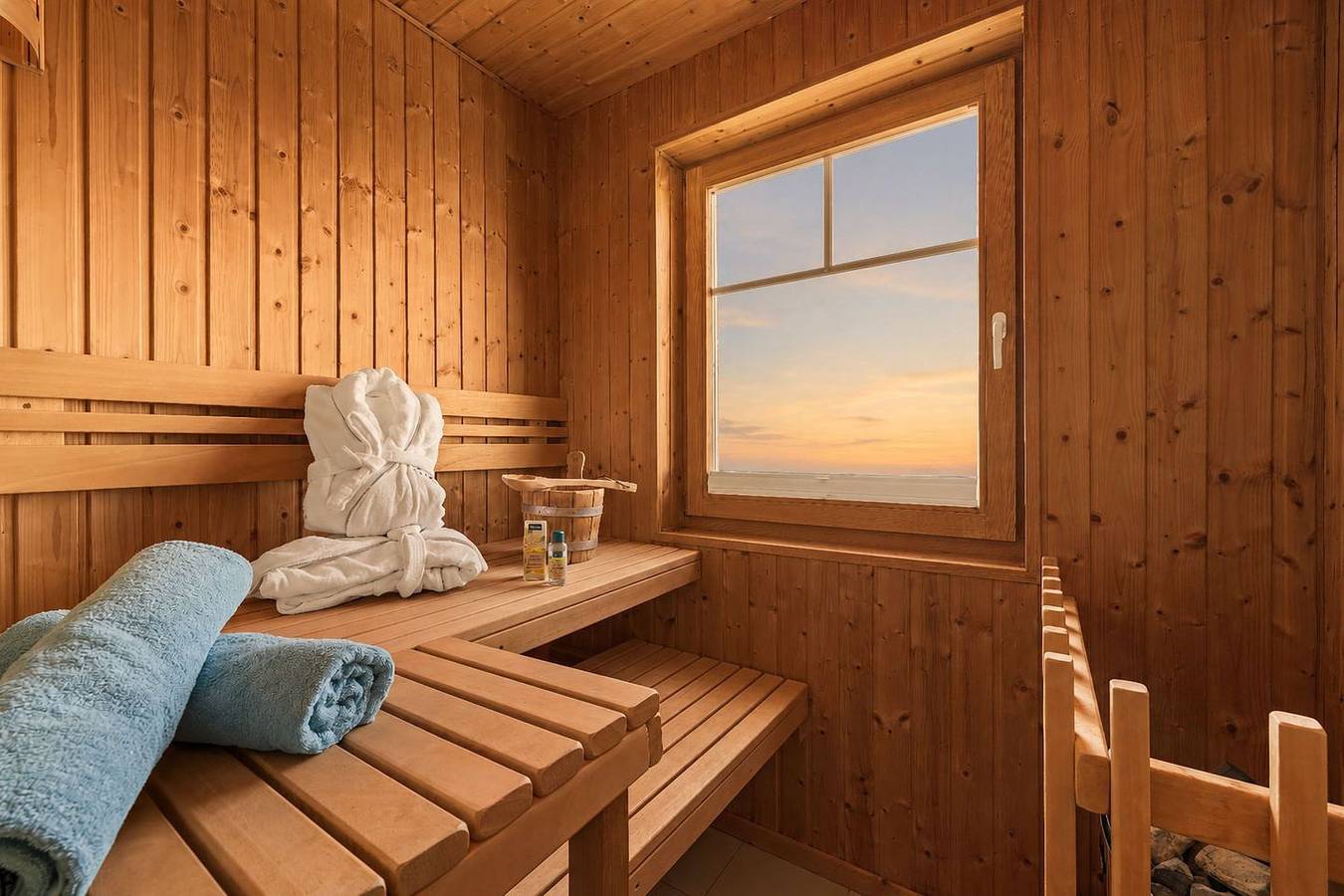The Beach House: Strandvilla mit Sauna, Whirlpool und Dachterrasse in Olpenitz in Olpenitz, Kappeln
