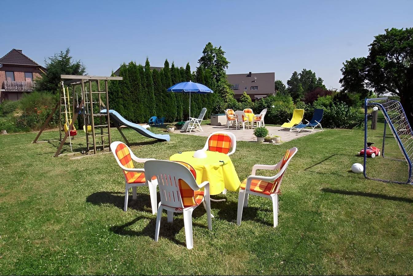 Ganze Wohnung, Ferienwohnung 'Zur Eule - Steinkauz' mit Terrasse, Gemeinschaftsgarten und Wlan in Satow, Rostock und Umgebung
