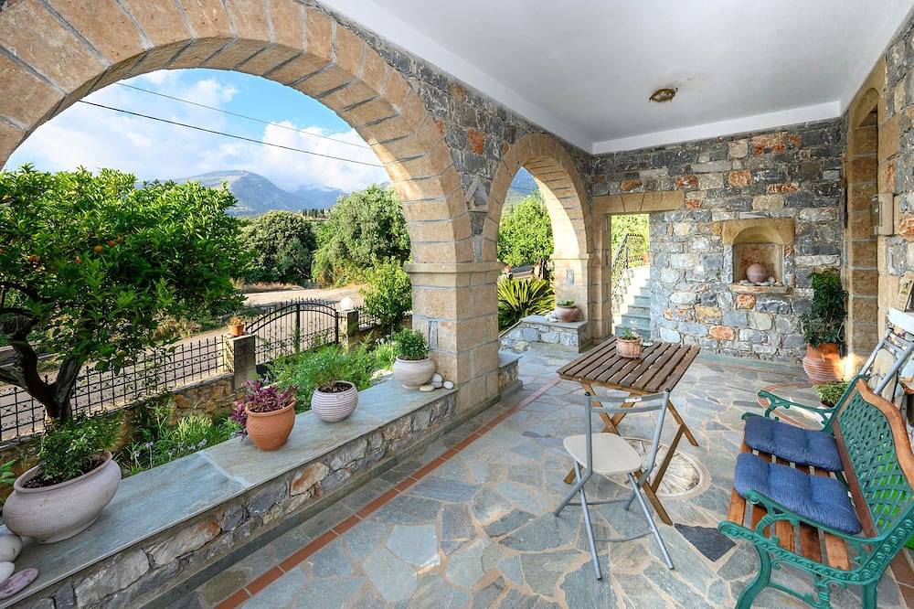 Ganze Wohnung, Mary's stone house\n\n  5 min From Kardamili ,, in Kardamyli, Messenien