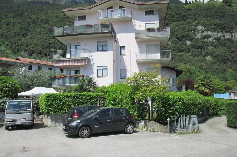 Ganze Wohnung, 2 min from the historic center. Small apartment in quiet area with balcony. in Riva del Garda, Gardasee-Berge