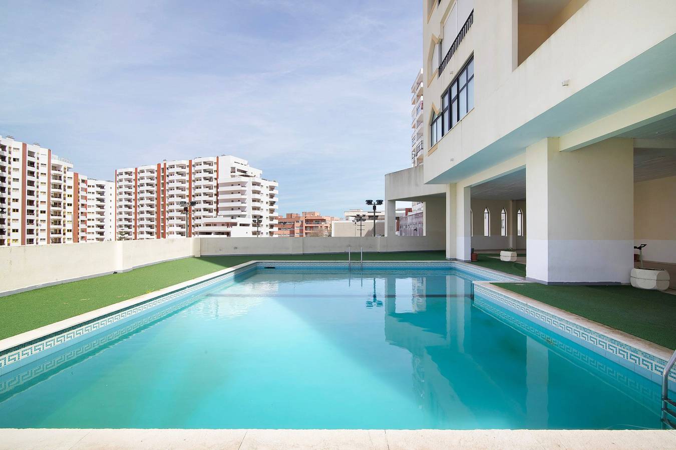 Ganze Wohnung, Apartment 'Coastal Comfort - Praia Da Rocha' mit Gemeinschaftspool, Wlan und Klimaanlage in Praia da Rocha, Portimão