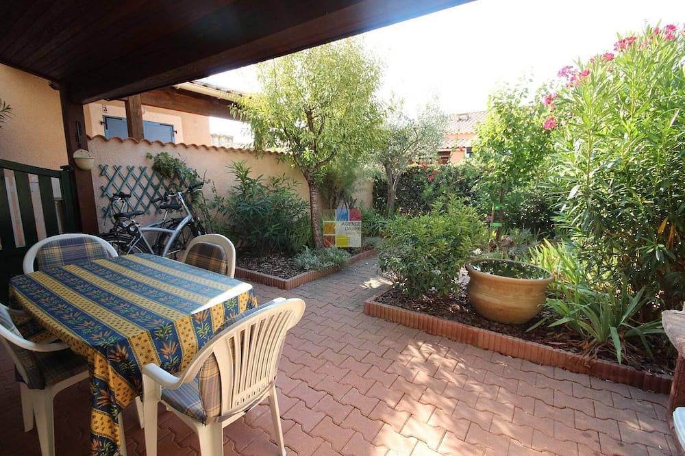 Nice corner house with garden, 2 bedrooms, secured residence Les Ondines with pool, free wifi,400... in Portiragnes Plage, Portiragnes