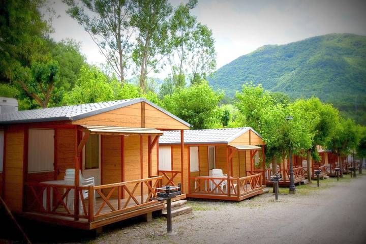 Location de vacances pour 5 personnes, avec piscine ainsi que vue et jardin à La Pobla de Lillet - 3