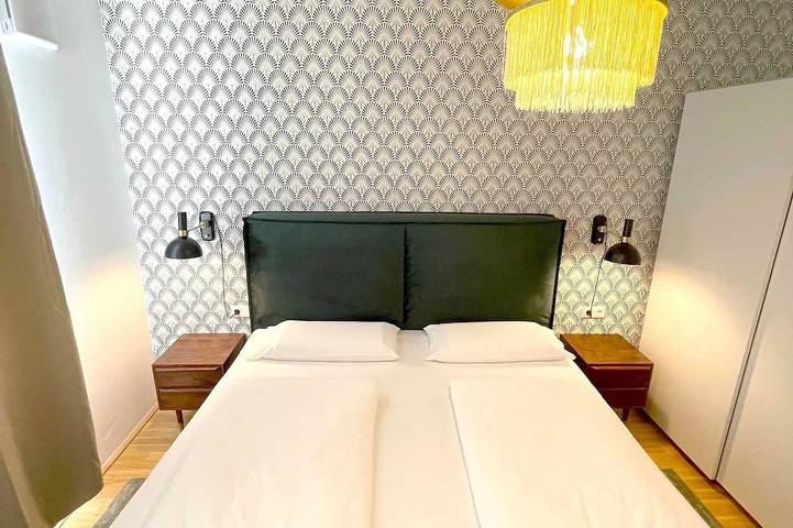 Ganze Wohnung, 1 Zimmer Apartment mit Blick auf die Stadt in Gmunden, Bezirk Gmunden