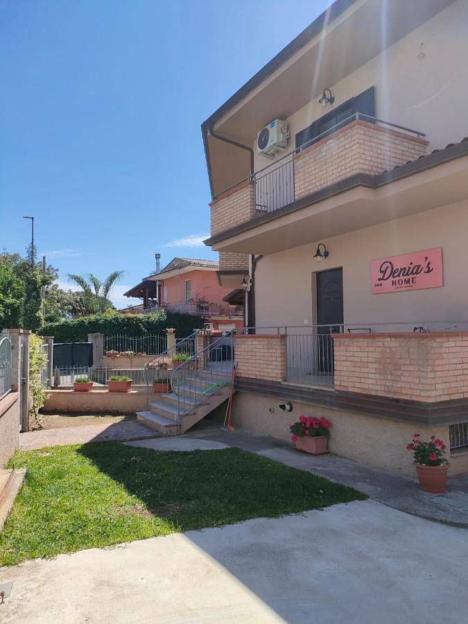 Casa vacanza per 7 persone, con Balcone e Terrazza nonché Giardino a Lamezia Terme