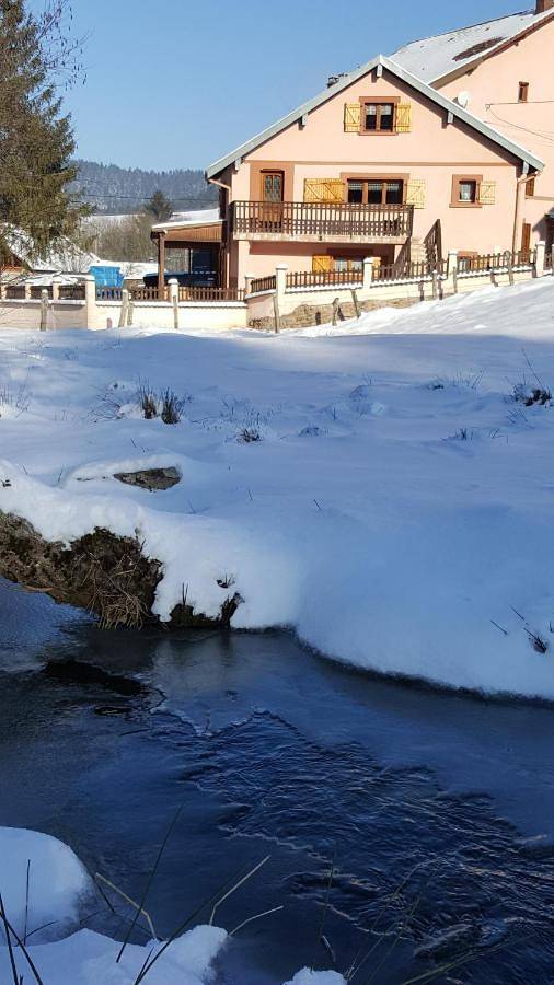 Gîte pour 5 personnes, avec piscine et vue ainsi que terrasse et bassin pour enfant dans Vienville - 4