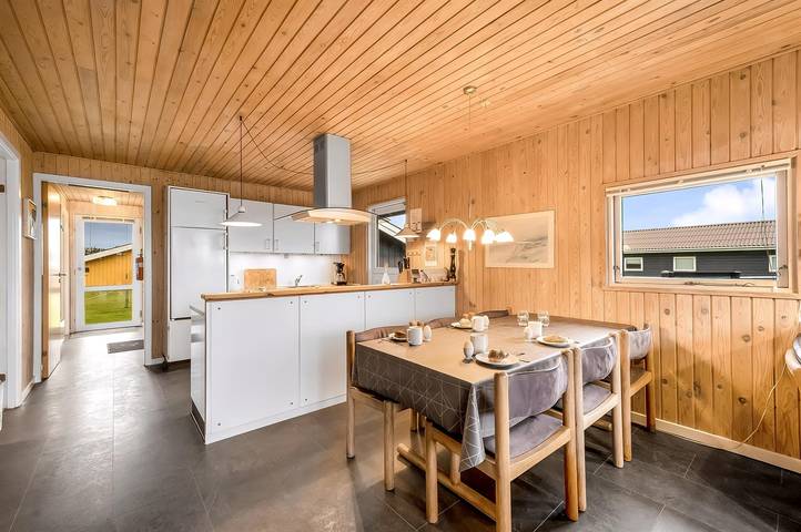 Stunning home in Harboøre w/ Sauna, 4 Bedrooms and WiFi in Vejlby Klit, Lemvig und Umgebung