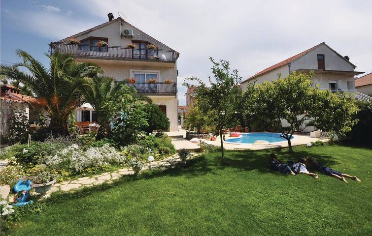 Ferienwohnung für 6 Personen, mit Terrasse, mit Haustier in Vodice - 2