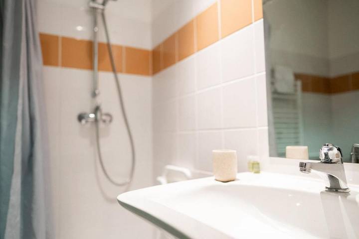 Hôtel pour 2 personnes, avec jardin et vue à Pierlas - 2