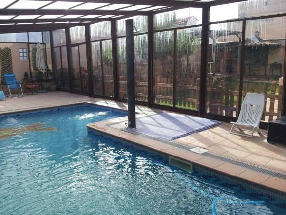 Casa de vacaciones para 21 personas, con Balcón y Terraza además de Jardín y Piscina en Serranía de Cuenca