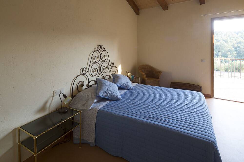 Casa Rural-Agroturismo cerca de la Costa Brava y Pirineos. in Lladó, Alt Empordà
