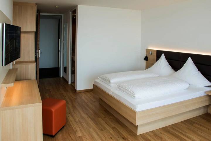 Hotel für 3 Personen, mit Balkon und Terrasse sowie Garten und Ausblick in Engen - 2
