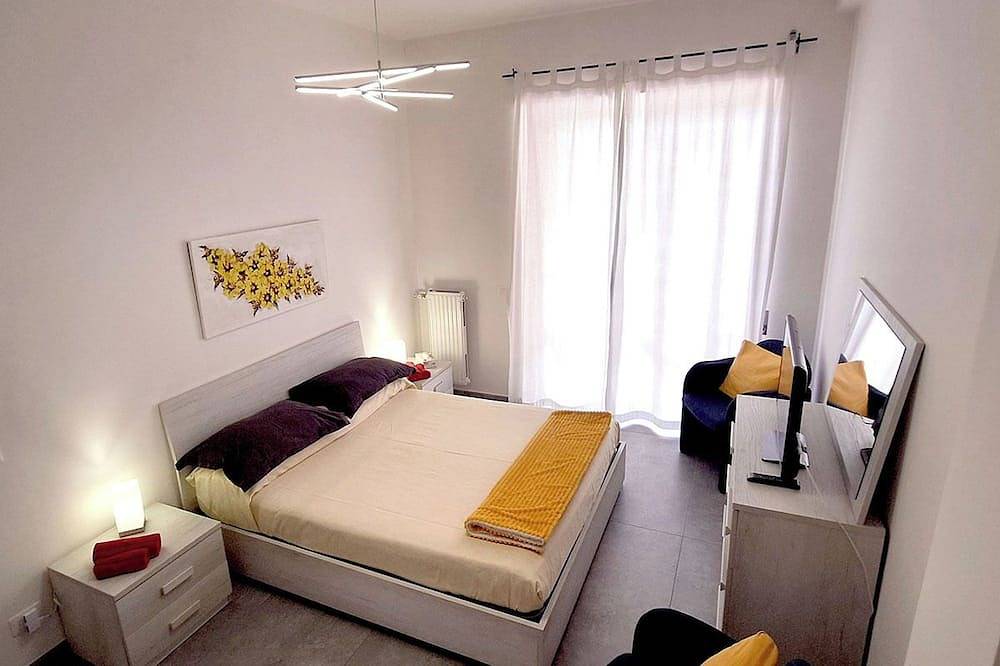 Entire apartment, Controluce Casa Vacanze con Parcheggio Gratuito in Bracciano, Lake Bracciano