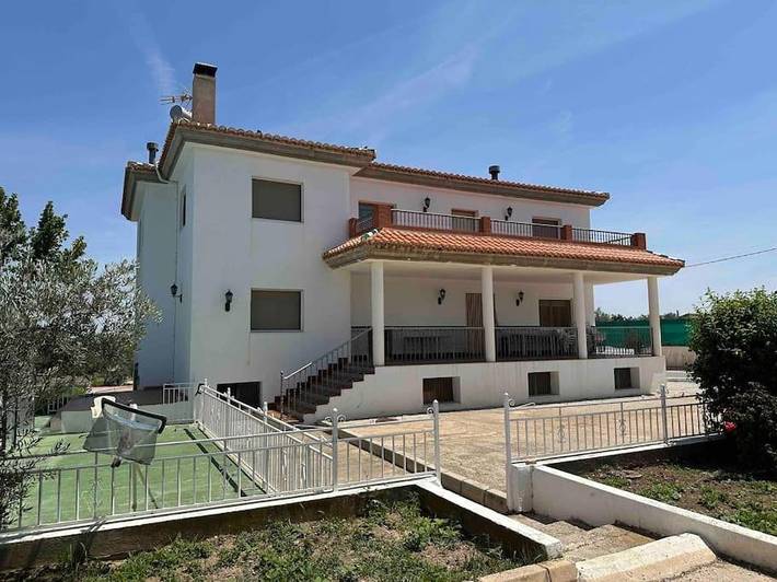 Casa rural con piscina para 18 personas, con jardín y vistas además de balcón y piscina en Comarca de Baza - 2