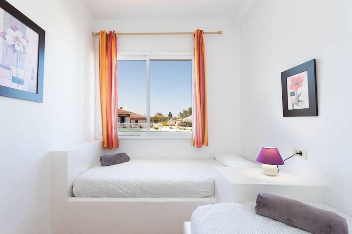 Appartement entier, Bel appartement avec piscine, wifi, parking, jardin et se détendre;) in Puerto de la Cruz, Tenerife du Nord