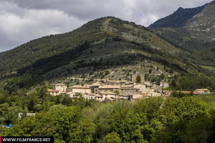 Location de vacances pour 2 personnes, avec vue et terrasse à Rosans - 2