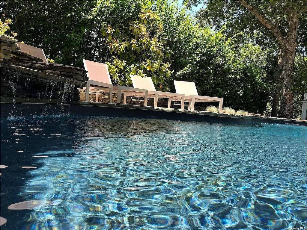 Seashell – Short Walk to Long Beach, Heated Pool & Best Sunsets in the Hamptons in Noyack, Hamptons