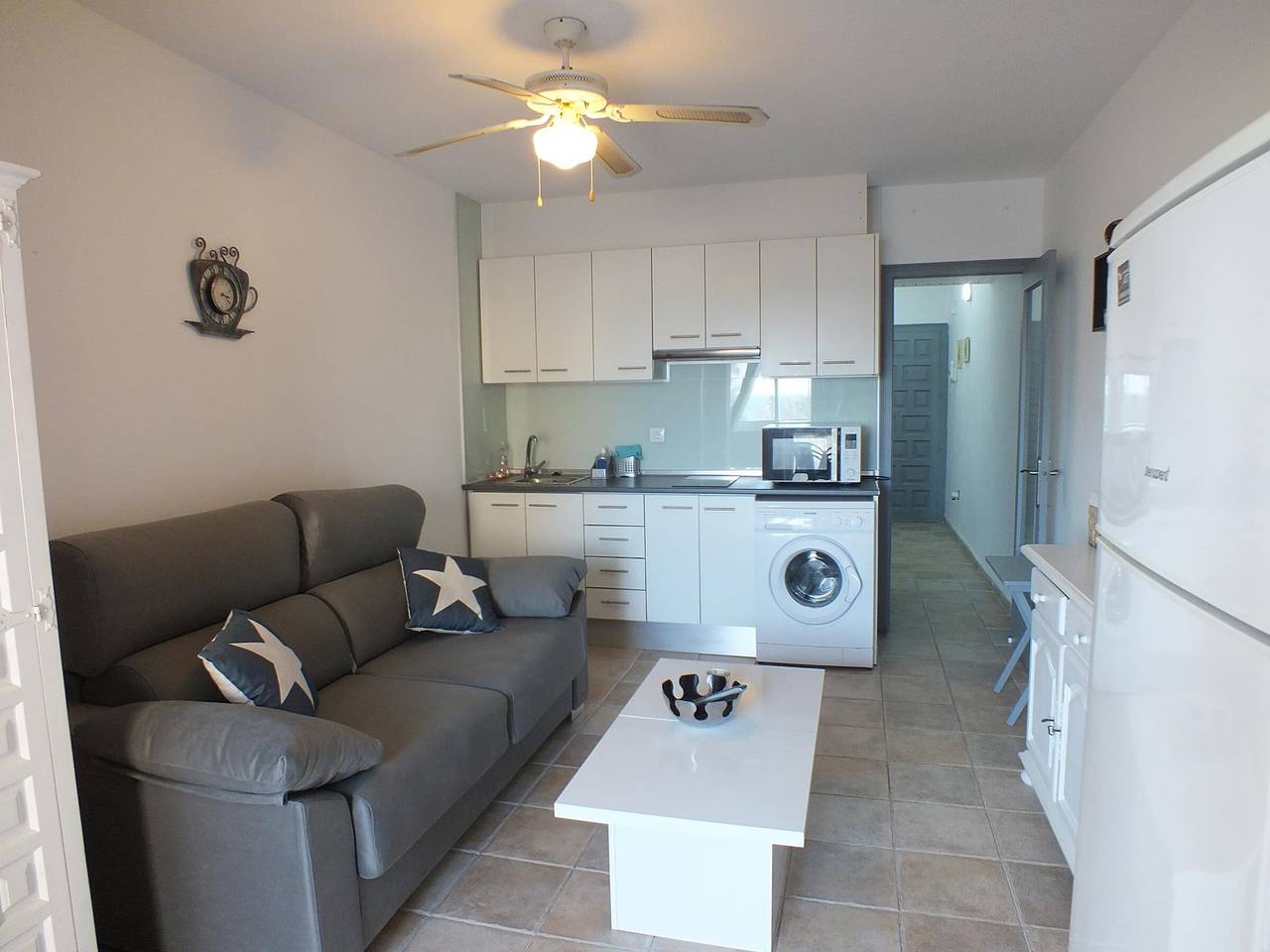 Appartement entier, Appartement cosy à 50m de la plage avec climatisation et Tv, 2/4 personnes in Platja de Sant Margarida (Roses), Roses