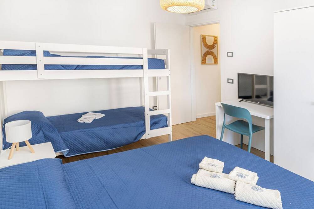 Apartamento entero, La Maison - Creta apartamento superior cerca del mar in Paula (desambiguación), Costa Tirrénica Calabria