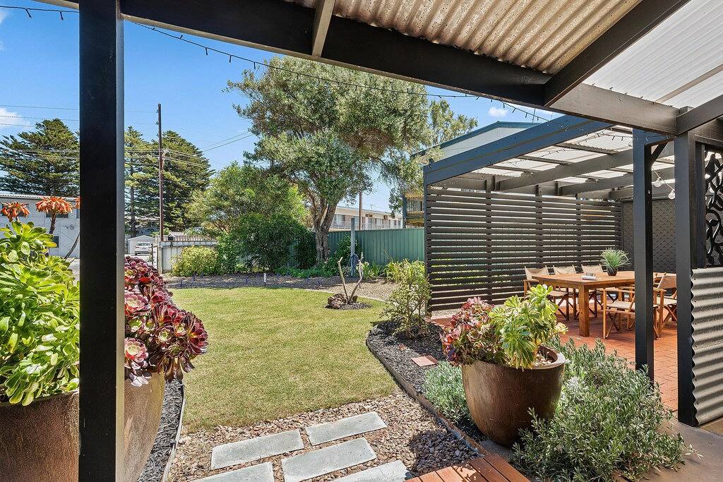 Black Pearl ~ Aldinga Beach - Flaunting Industrial-Chic Design with a Colourful Flair ~ in Aldinga Beach, City of Onkaparinga