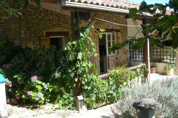 Gîte pour 8 personnes, avec Terrasse ainsi que Jardin et Piscine