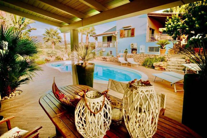 Villa per 8 persone, con piscina e panorama nonché giardino in Trappeto