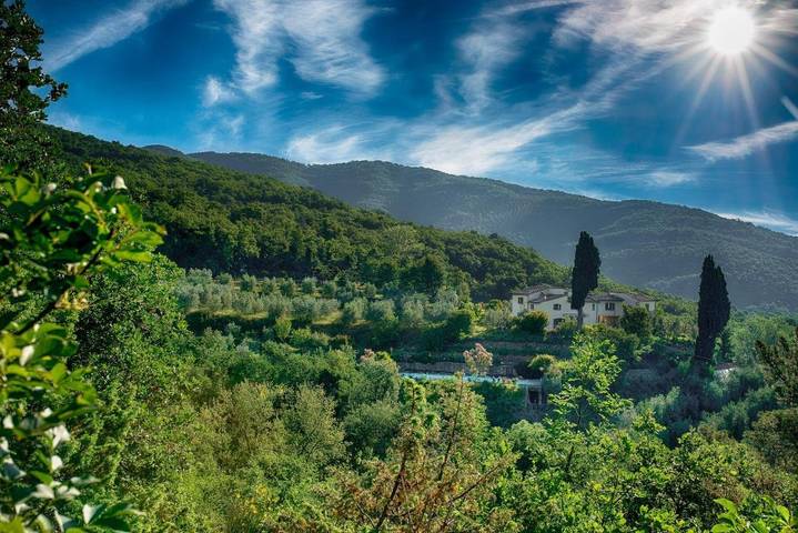 Agriturismo per 6 persone, con terrazza e giardino nonché panorama e piscina in Castiglion Fibocchi