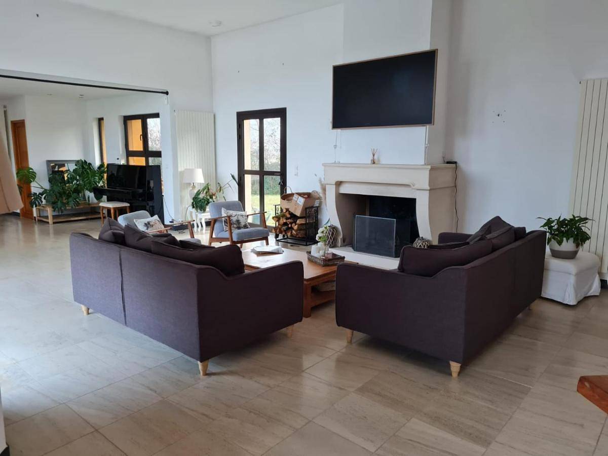 La Bredi Villa proche de Bordeaux avec piscine et spa in La Brède, Région de Bordeaux
