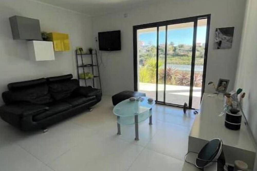 Villa récente contemporaine vue mer et montagnes 10 mn de la plage in Nice, Région de Nice