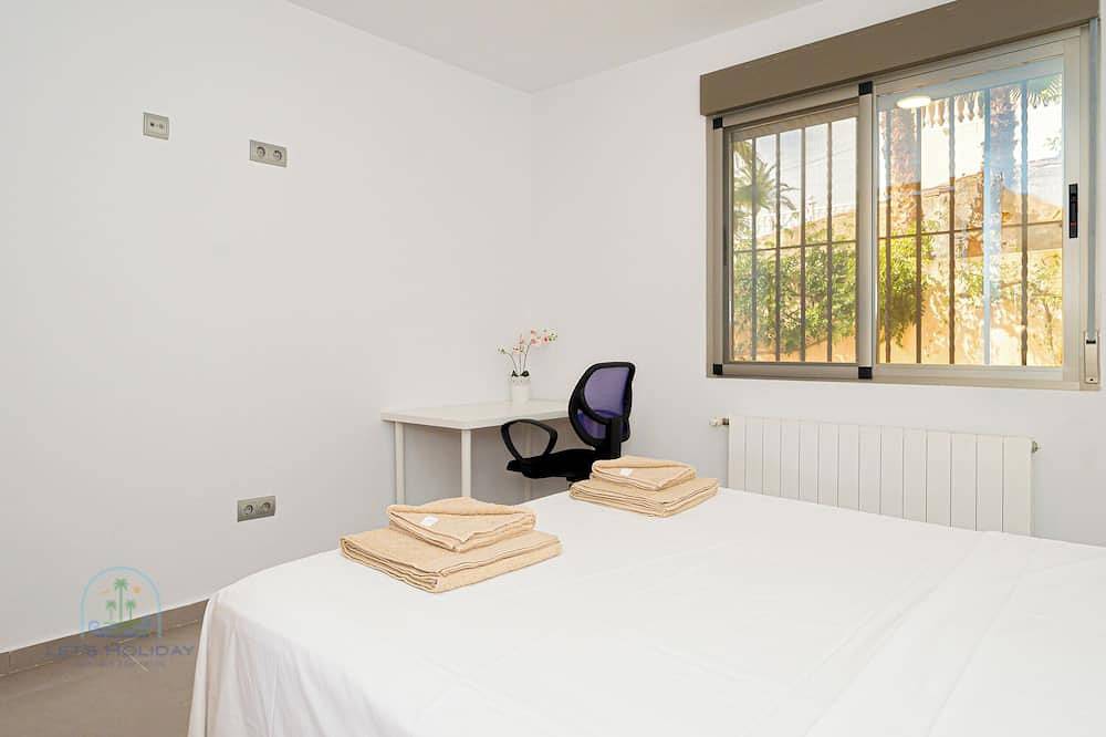 Jolie maison avec vue mer à 15 minutes à pied de la plage et de la gare de Tra in La Merced, El Campello