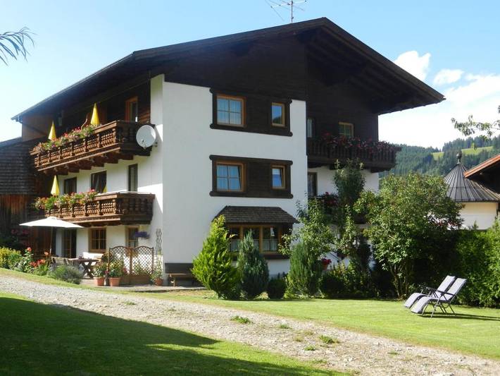 Ferienwohnung für 2 Personen, mit Balkon und Garten sowie Ausblick in Schattwald