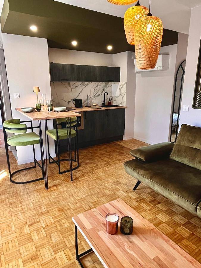 Gîte pour 2 personnes, avec vue à Écully - 3