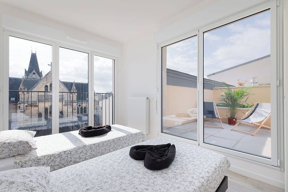 Ganze Wohnung, 20 min to Central Paris - Stade de France at foot -4 bdrs-8 Beds– garage-rooftop in Saint-Denis, Seine-Saint-Denis