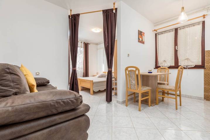 Ganze Wohnung, Kajfes A4 - One Bedroom Apartment with Terrace in Valbandon, Südküste Istrien