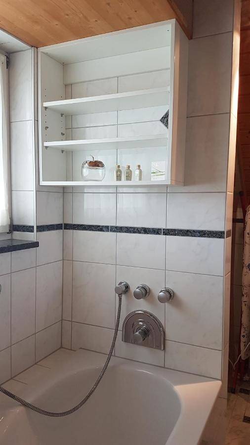 Ferienwohnung für 6 Personen, mit Garten und Ausblick in Häusern - 3