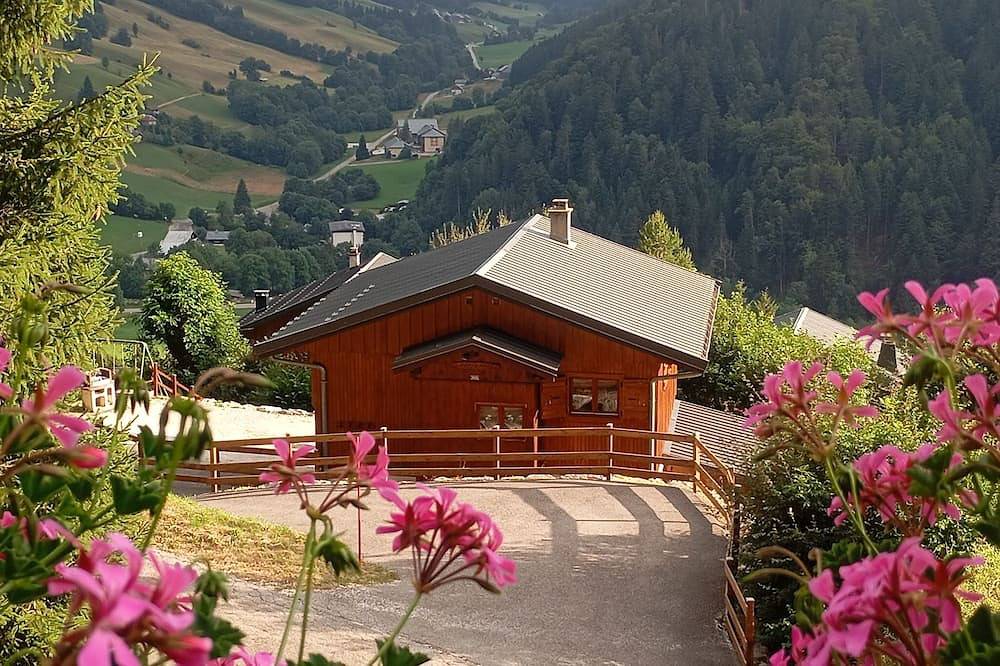 Chalet cosy avec vue panoramique -Évasion au cœur des Bauges Eté/Hiver Classé 3* in Aillon-le-Jeune, Région de Chambéry