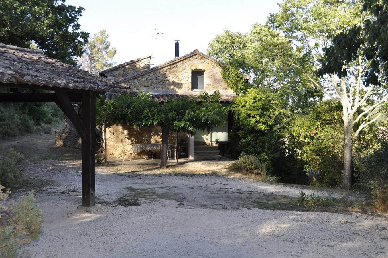 Gîte en pierres & piscine privative, en pleine nature. Calme in Goudargues, Région de Nîmes