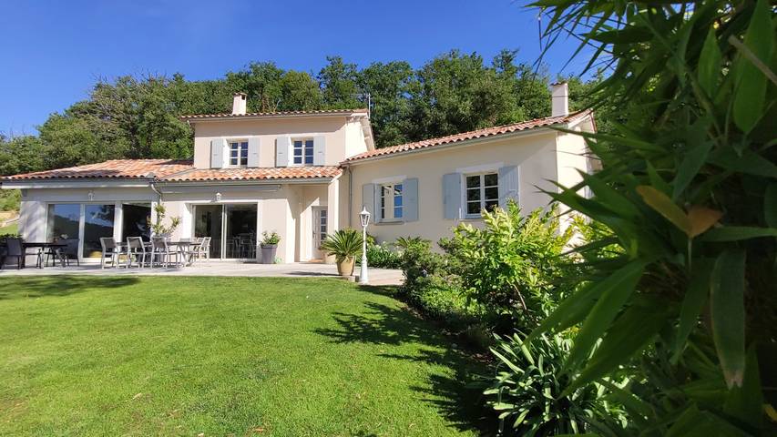 Villa pour 15 personnes, avec jardin et terrasse ainsi que piscine et jacuzzi en Rhône-Alpes - 3