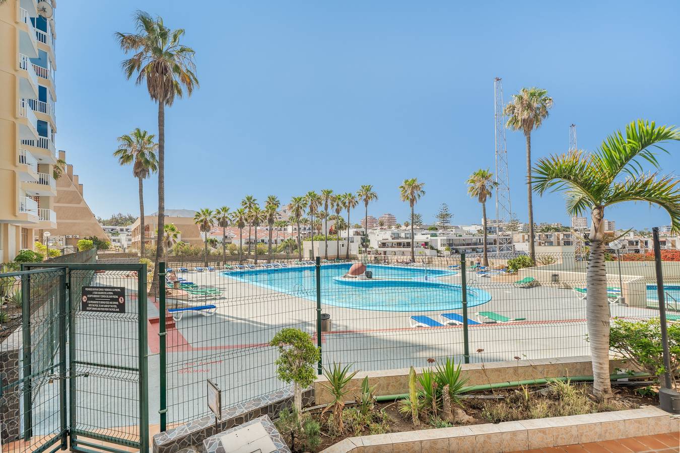 Appartamento intero, Vacanze 'Amazing View Over The Ocean Y' con vista mare, piscina e Wi-Fi in Playa de las Americas, Tenerife Sud