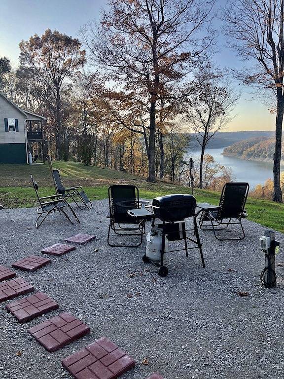Ganze Wohnung, Tinyhouse Lakeview Cottage with a Million Dollar View!! in Lake Cumberland