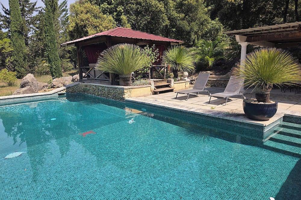 Gîte nature avec piscine et jardin privé à Flayosc – Calme et charme authentique in Flayosc, Région de Draguignan