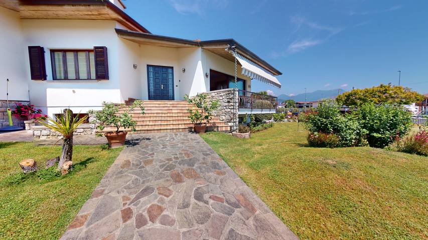 Villa für 8 Personen, mit Garten und Balkon in Gardasee-Lombardei