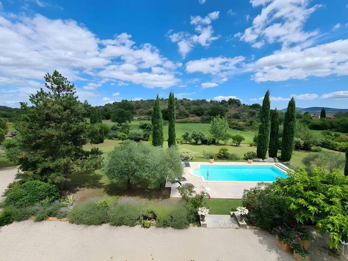 Location de vacances pour 7 personnes, avec piscine ainsi que jardin et terrasse à Courry - 2