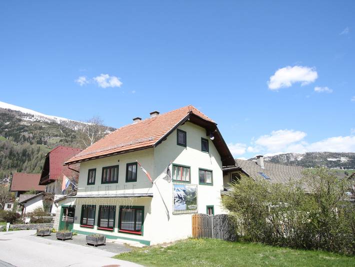 Vakantiewoning voor 5 personen, with Terras and Tuin as well as Zwembad in Lungau