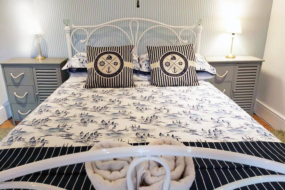 Dog friendly detached Nancecliff Cottage-enclosed garden & ocean view-Cornwall in Looe, Cornwall
