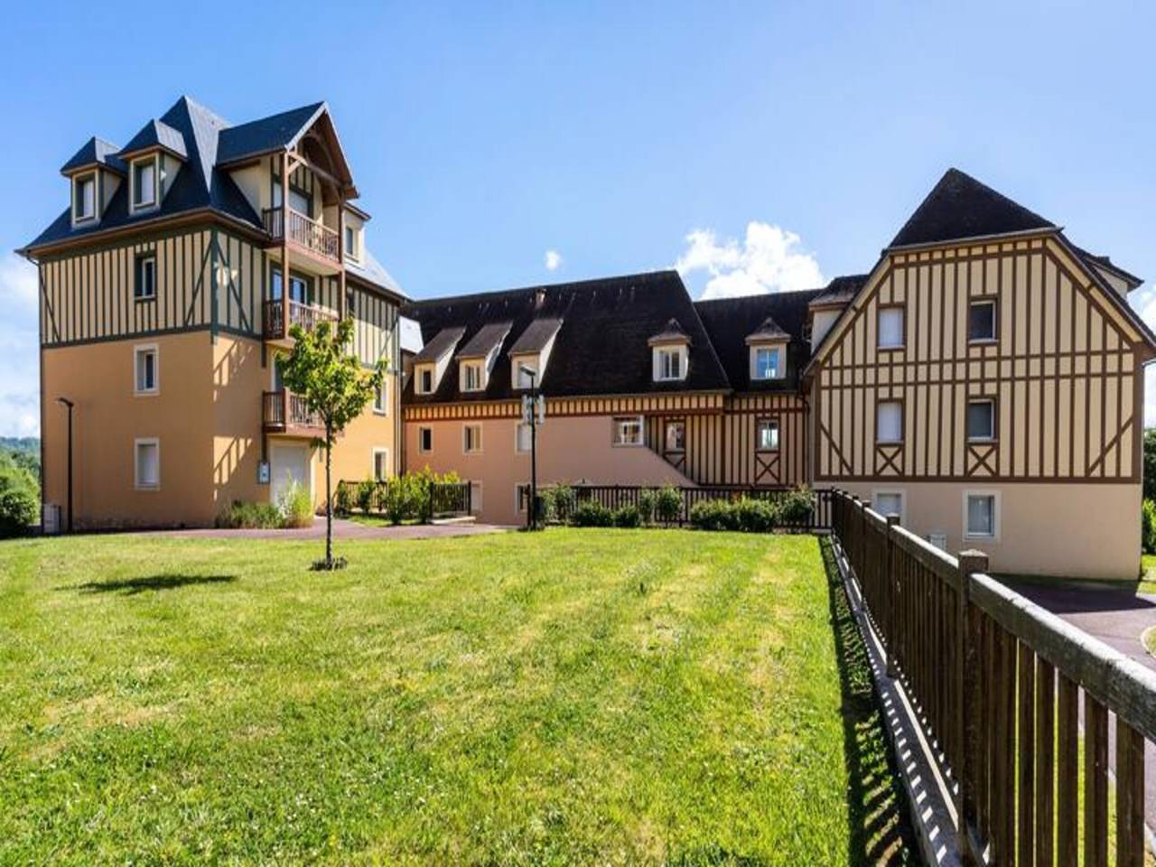 Appartement entier, Appartement à Deauville avec piscine chauffée in Saint-Arnoult, Région de Lisieux