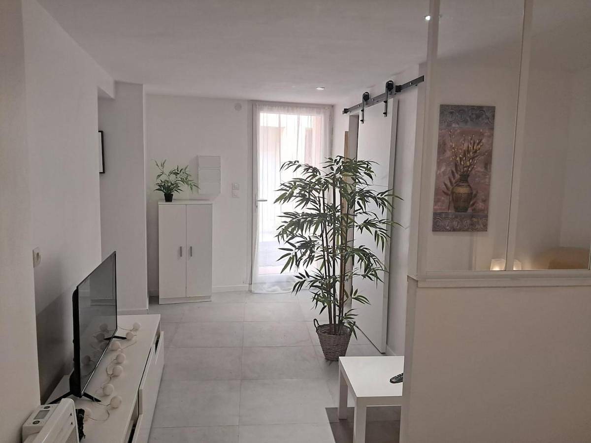 Appartement entier, T2 neuf très cosy in Boujan-sur-Libron, Côte méditerranéenne (France)